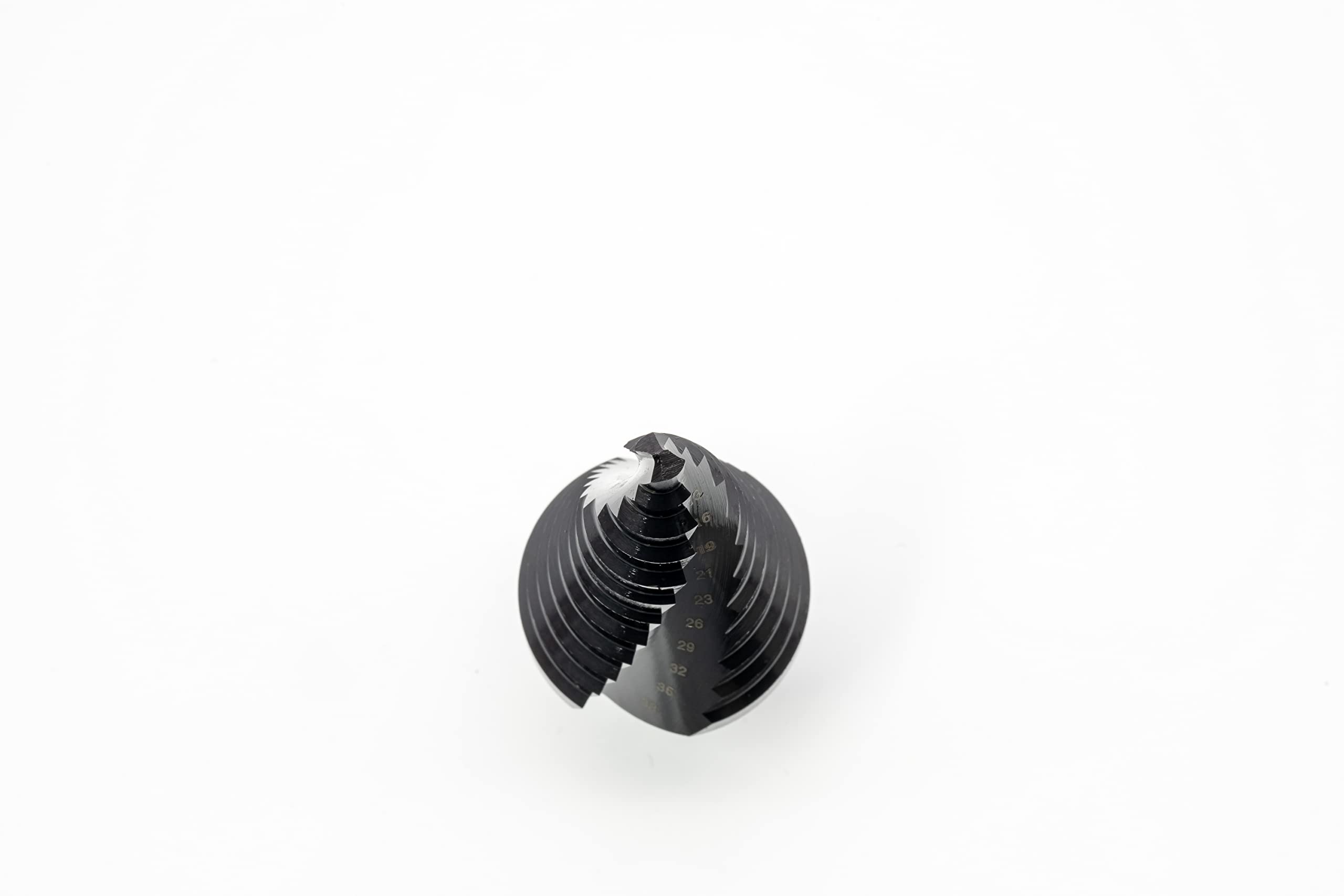 BAER Foret étagé HSS-TiAlN - 4-32 mm (15 niveaux) - forêt à cône - Faites passer vos projets en usinage métallique à un niveau supérieur.