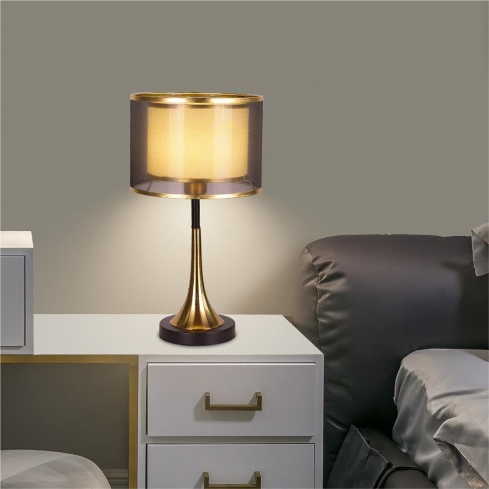 Lampada post moderna, luce notturna ambientale sul comodino della | Post moderno, paralume in tessuto, base in metallo, dimmerabile, luce notturna ambientale