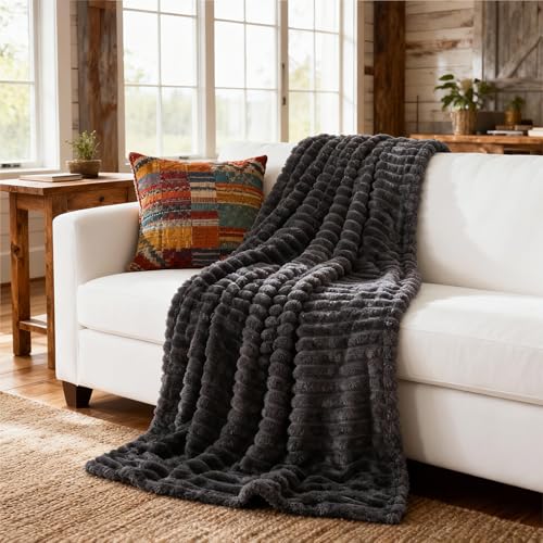 BEDSURE Kuscheldecke Flauschig - Wolldecke & Fleecedecke, Sofadecke, Weiche Warme Grobe Korddecke Gemütlicher Überwurf für Zimmer Deko, Wohn- & Kuscheldecken, Tagesdecke, Dunkelgrau, 130 x 170 cm