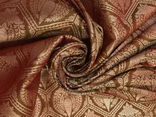 Tissu brocart de soie marron anti-plis rigide or vêtement tenue parfaite