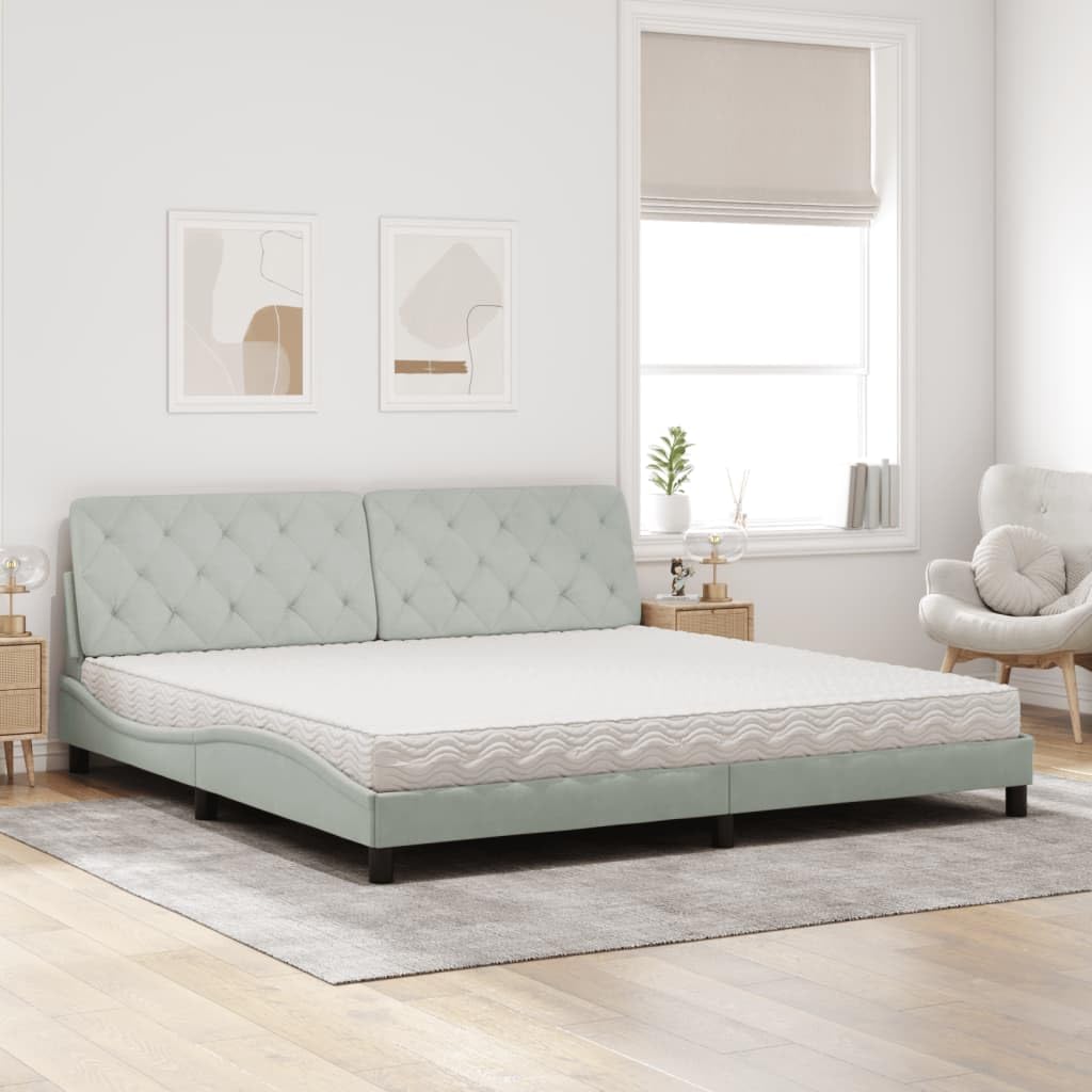Jasnoszare aksamitne łóżko z materacem, 200 x 200 cm, rama łóżka Queen Size, falista konstrukcja, wytrzymały metal i drewno sosnowe, regulowany stopień twardości H2/H3 dla spokojnego snu