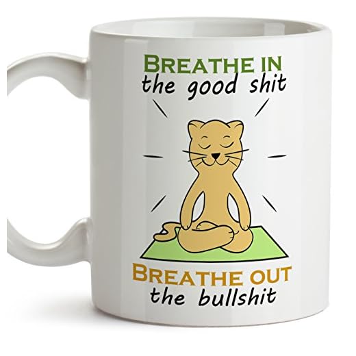 MUGFFINS Taza de Gato Haciendo Yoga (en inglés) - Breathe in The Good Shit, Breathe out The Bullshit - Cerámica 350 mL / 11 oz