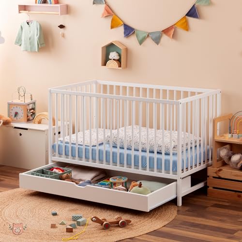 Alcube Finn Cuna de bebé 70x140 con cajón en Blanco - Cuna con barrotes de 70x140 de Madera Maciza - Ajustable en Altura y Convertible, Cuna para bebé Que Crece con él