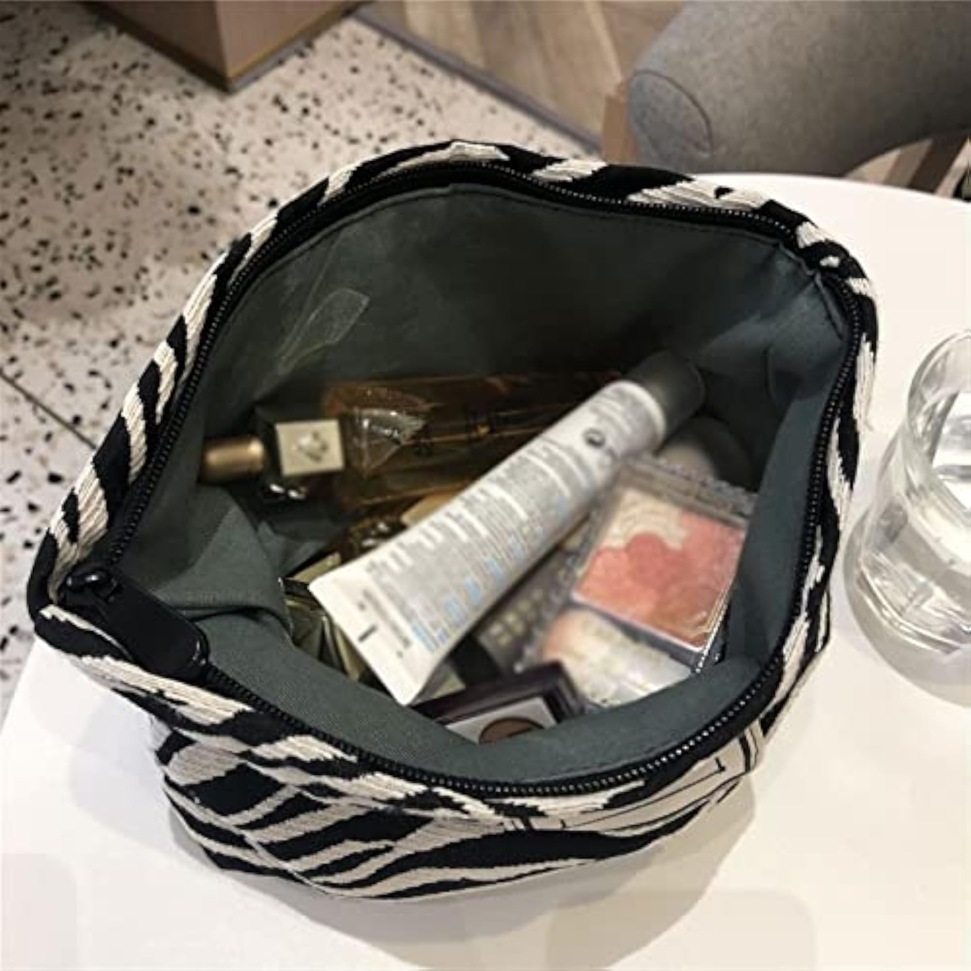 Women’s Large Capacity Zipper Makeup Bag for Toiletries
