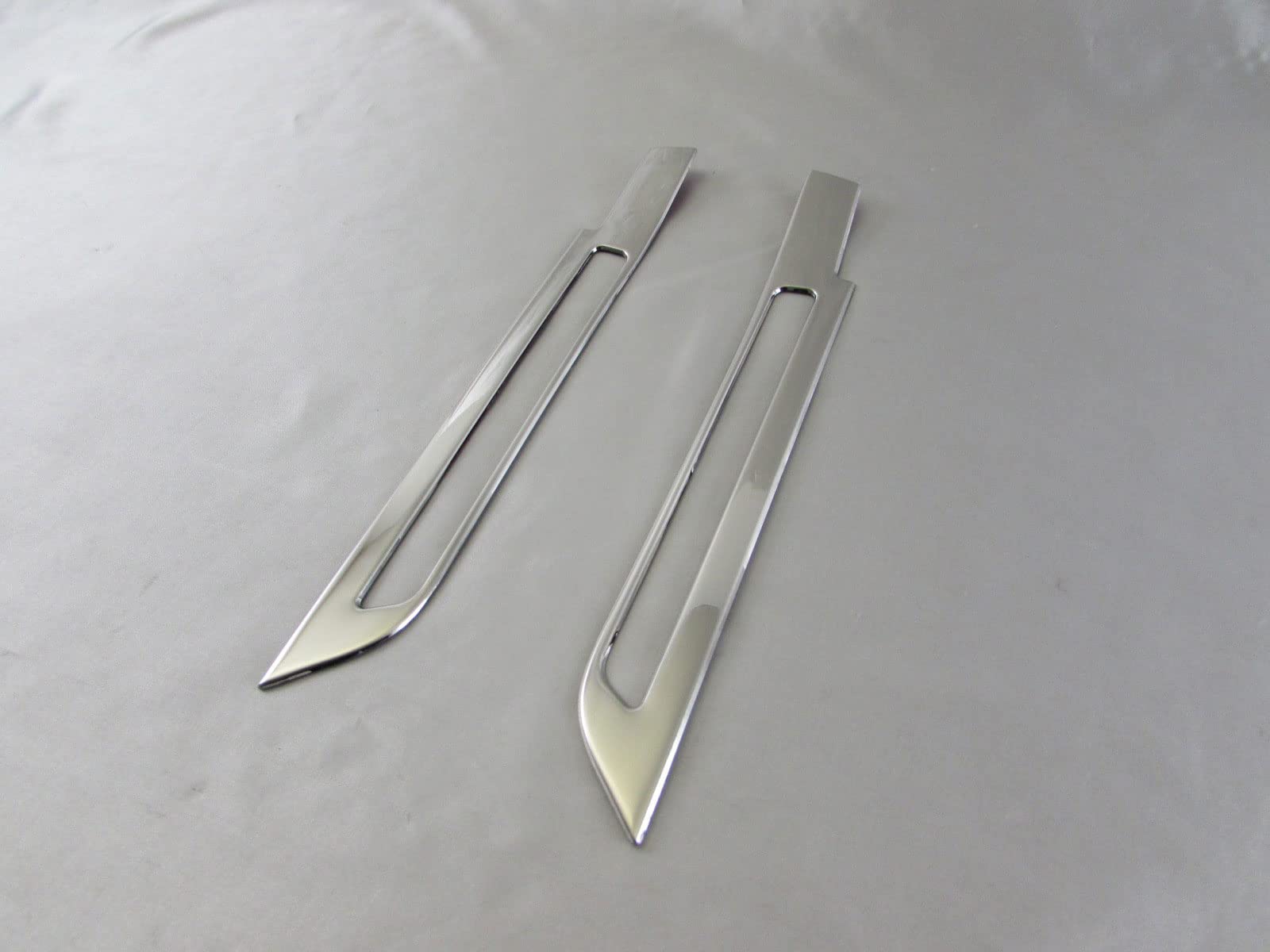 ラフェスタ用 バックドアのガーニツシユのみ 90910-HA03F DBA-CWEFWN 日産純正部品