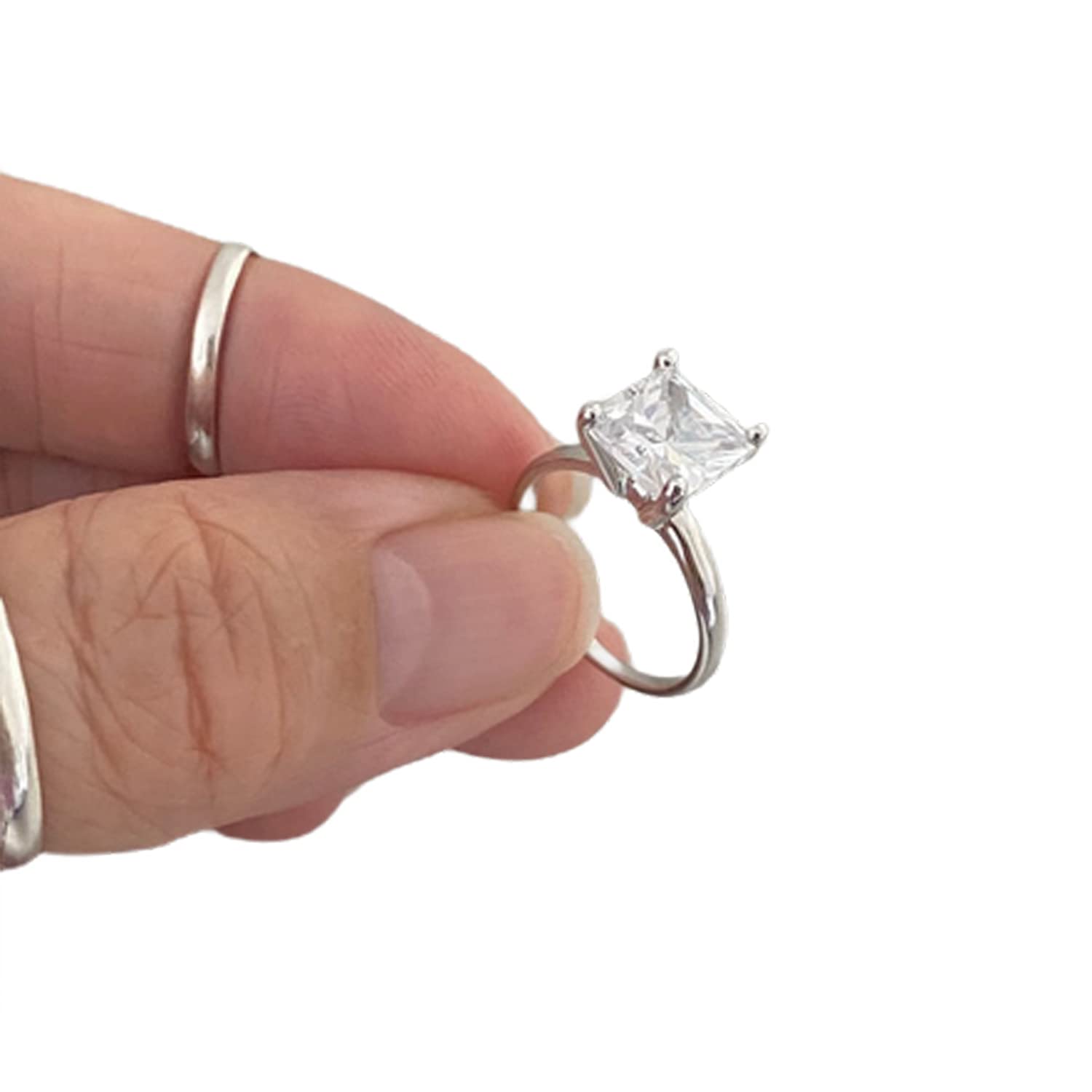Anillo de declaración de CZ blanco natural, anillo solitario, anillo de regalos de ceremonia de boda, anillo minimalista, anillo del día de la madre, hermoso anillo de piedra natal de abril para mujer