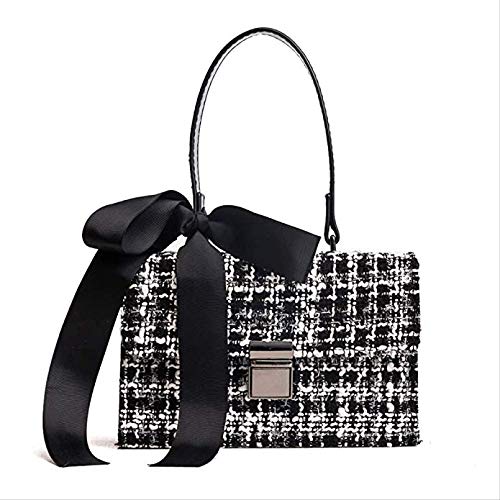 Sac en laine rayé noir et blanc au design géométrique et élégant
