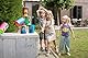 BS Toys Dosenwerfen – Wurfspiel für Kinder ab 3 Jahren – Outdoor & Geburtstagsspiel mit 10 Dosen mit Tiermotiven & 2 Wurfsäckchen – Gartenspiel & Geschicklichkeitsspiel