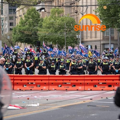 Rocks thrown at cops during anti-immigration and counter protests in Victoria Podcast Por arte de portada