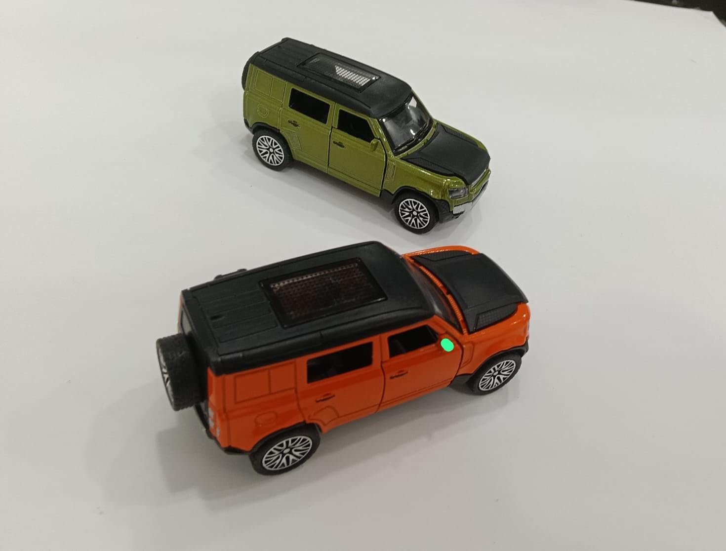 Die-cast Metal SUV Model Cars, 1:32 Scale, Orange and Military Green with Black Roof, 2 Pieces, Manual, for Collectors, Ages 3 and Up