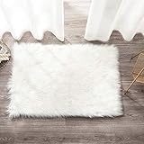 Conception unique: La laine de fausse fourrure écologique supérieure sur la face avant apporte au tapis un extérieur noble et une sensation de toucher super doux; et le support en suède doux antidérapant qui est durable et fonctionne bien pour un tapis sur les sols sans glisser.