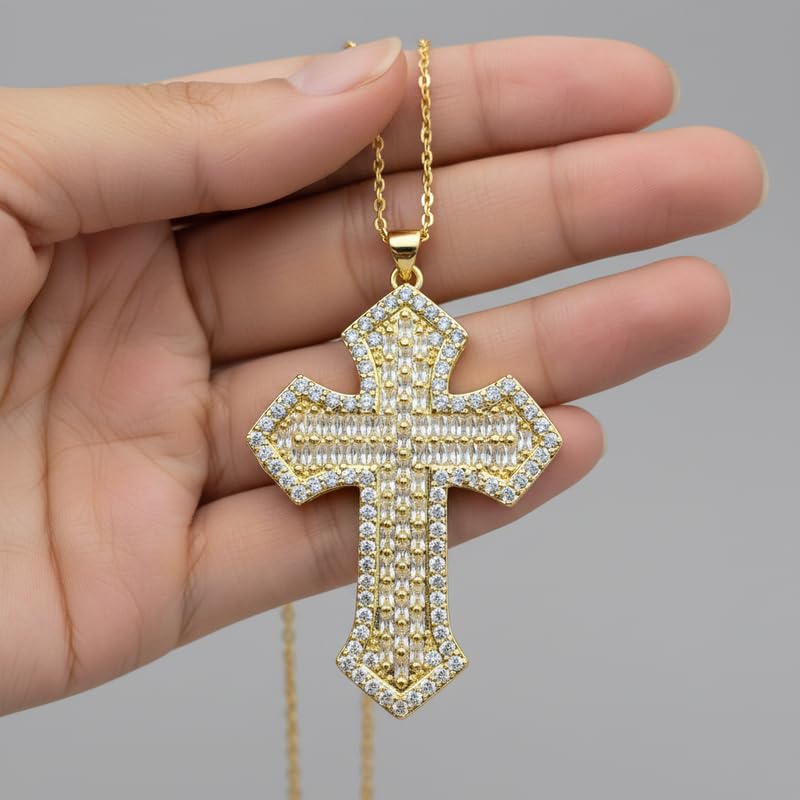 Naszyjnik z wisiorkiem w kształcie krzyża Chrześcijańskiego ze srebra próby 925, pozłacany sześcienną cyrkonią, 52 x 36 mm wisiorek w kształcie krzyża z łańcuszkiem o drobnych oczkach 45 cm, biżuteria