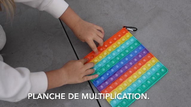 Planche à Bulles 20x20cm PopIt 2 En 1 - Planche De Multiplication ET Tableau Des Centaines Planche à Bulles 20x20cm PopIt 2 En 1 - Planche De Multiplication ET Tableau Des Centaines