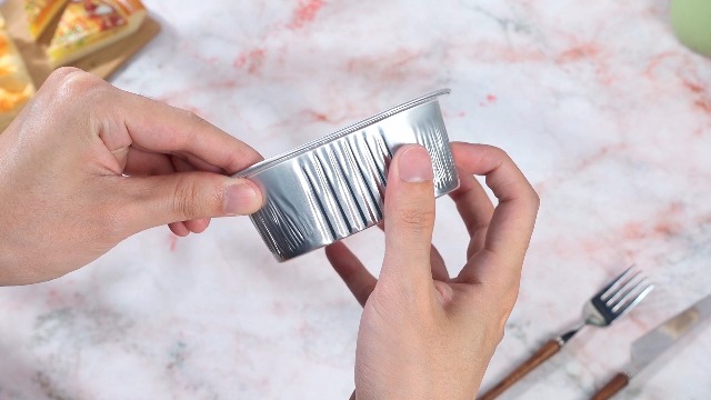 Aoriher 150 Pieces 10 oz Square Mini Cake Pans with Lids, Aluminum Foil Brownie Baking Cups, Disposable Ramekins Cupcake Cups Baking Tins for Kitchen Pudding Desserts Holders(Golden, Silver)