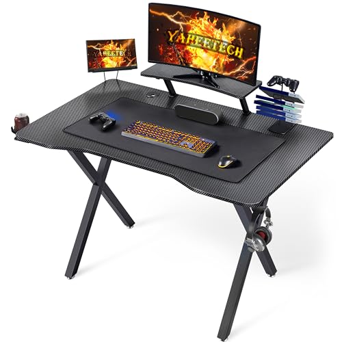 Yaheetech Mesa Gaming Ergonómico Escritorio Gaming Mesa Escritorio Ordenador Escritorio de Fibra de Carbono Impermeable con Portavasos y Portacascos con Gancho 100×60cm