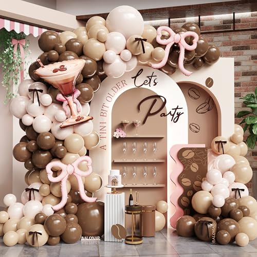 Arche de ballons expresso Martini pour un anniversaire de fille chic