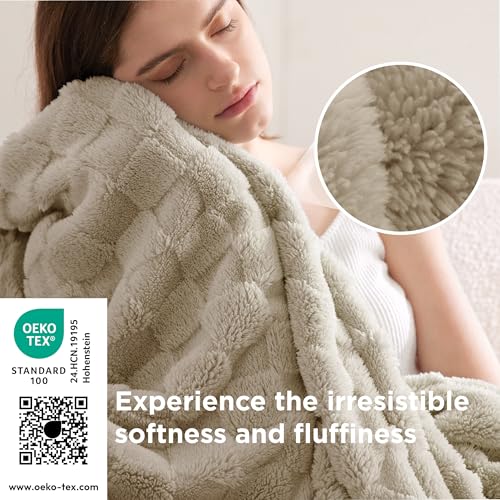 Bedsure Fleece Throw Blanket for Sofa - Soft Cosy Checkered Blankets for Women and Girls, Fluffy Warm Single Throw for Bed, Beige, 130x170 cm