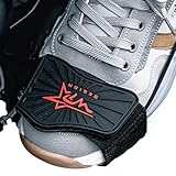 Fácil de poner y montar: no hay necesidad de pasar tiempo jugando con clips de cordones frágiles o de preocuparse por que se deslice de su pie. El material multicapa extensible con correa de talón ajustable tarda unos 10 segundos en poner y ajustar.