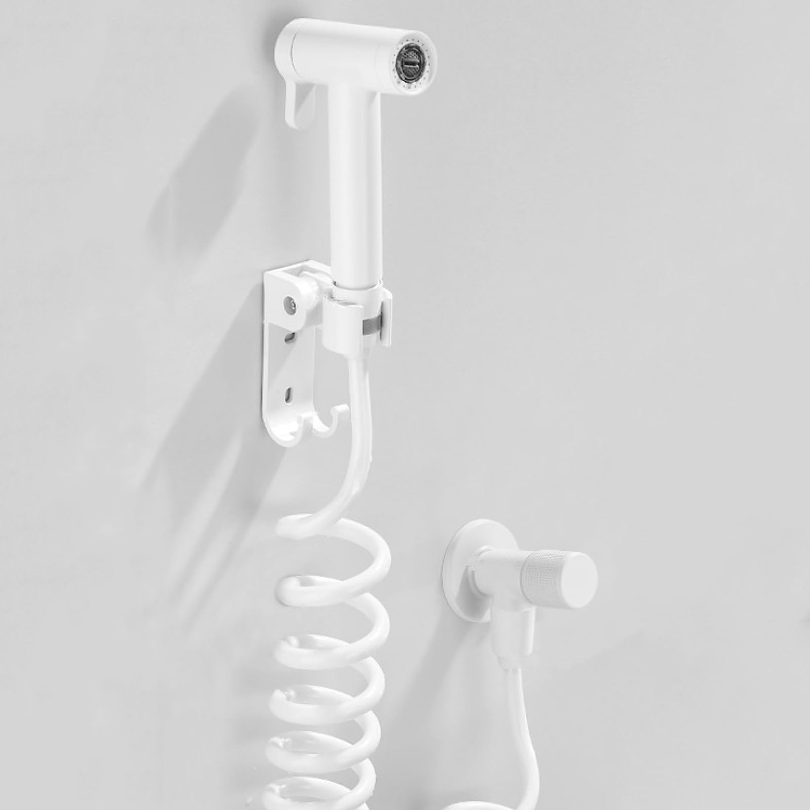 Grifo bidet para WC de pared con kit de rociador en latón blanco