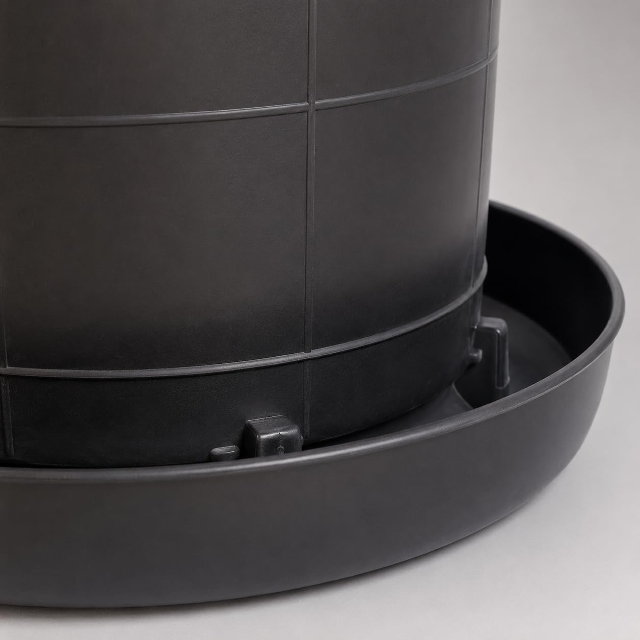 SZLIFE Mangiatoia per Galline in Plastica, 40 kg, 63 cm diametro, con griglia anti-spreco per allevamento