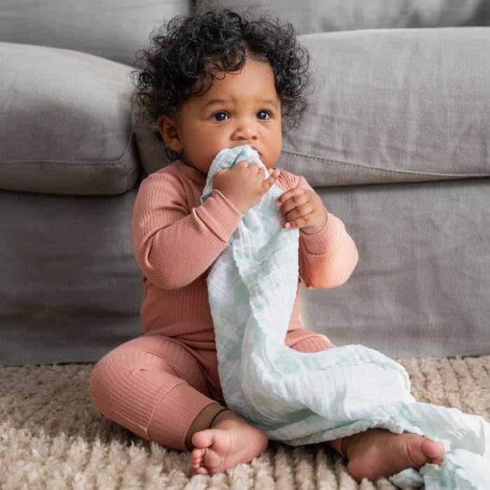Carrés mousseline coton Aden + Anais : bavoir épaule et couverture bébé multi-usage