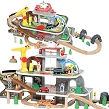 AIYAPLAY Holzeisenbahn Set 3 Ebene 79 Stück Eisenbahn Set mit Elektrische Lok Zügen Grundplatte Kran Hubschrauber, Magnetisch Holzzug für Kleinkinder ab 3 Jahren Spielzeug für Kinder Jungen Mädchen