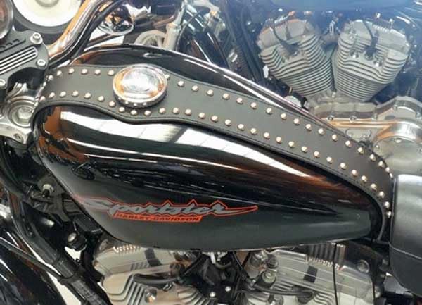 Couvre-réservoir noir clouté compatible avec Harley Davidson Sportster 3,3 gallons