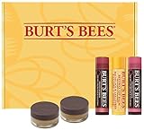 CUIDADO LABIAL 100 % DE ORIGEN NATURAL Se incluye un bálsamo labial de cera de abejas original, un exfoliante labial acondicionador, un bálsamo labial de color “Dalia roja” y un bálsamo labial de color “Hibisco”, todos ellos formulados con ingredientes de origen 100 % natural