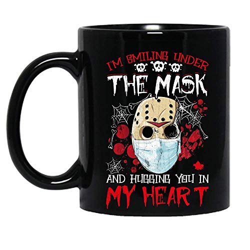 Estoy sonriendo bajo la máscara y abrazándote en mi corazón jason voorhees personaje de terror disfraz de halloween taza de cerámica tazas de café gráficas tazas negras tapas de té novedad personaliza