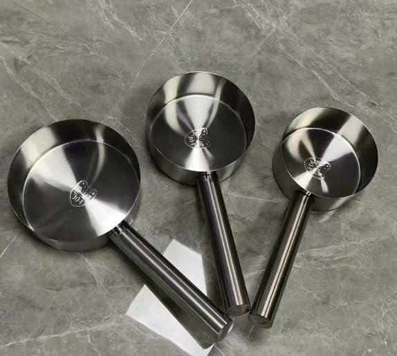 Cazo de agua de cocina resistente con pala suave para pasar agua 4