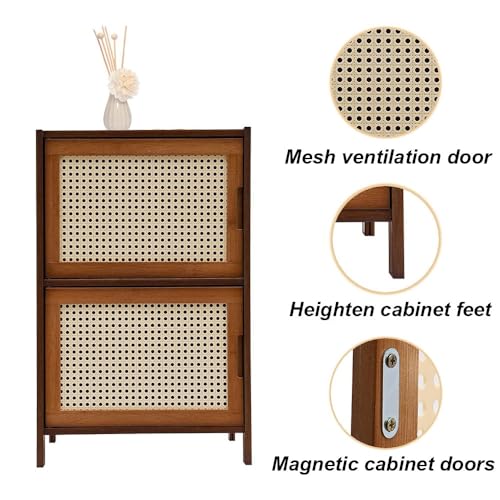 Comodino in bambù, porte in rete di rattan, comodino a 2 livelli con ante magnetiche, armadio compatto per camera da letto e soggiorno