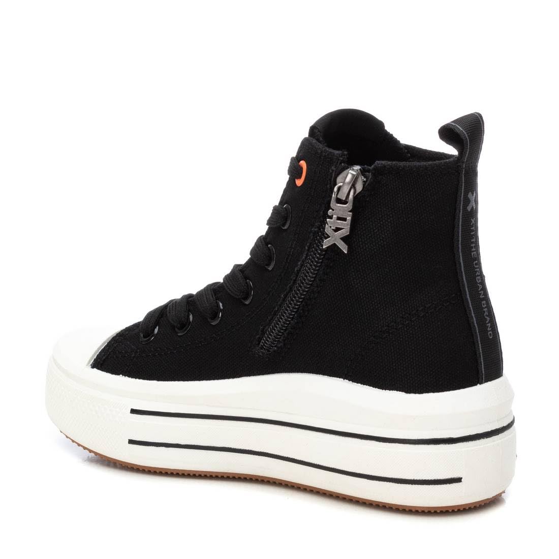 XTI - Zapatilla Niña Negro - Calzado Cómodo y Versátil - Moda casual - Modelo 15085407 (Talla 37)
