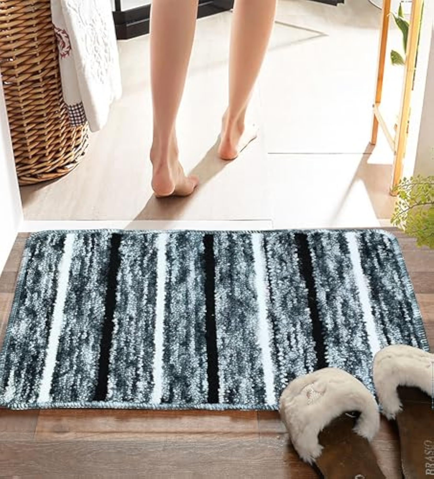 Striped Microfiber Bath Mat, Non-Slip and Water Absorbing