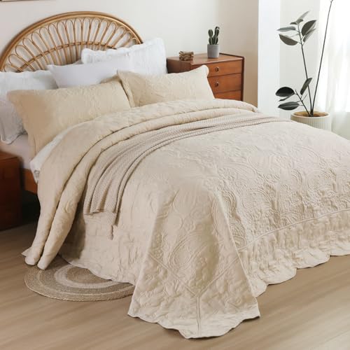 Image of EVENHUG Oversized King Quilt California King Size Lightweight Bedding Set Reversible Bedspread Coverlets for All Seasons 3 Piece (Beige 120 inchx128 inch)