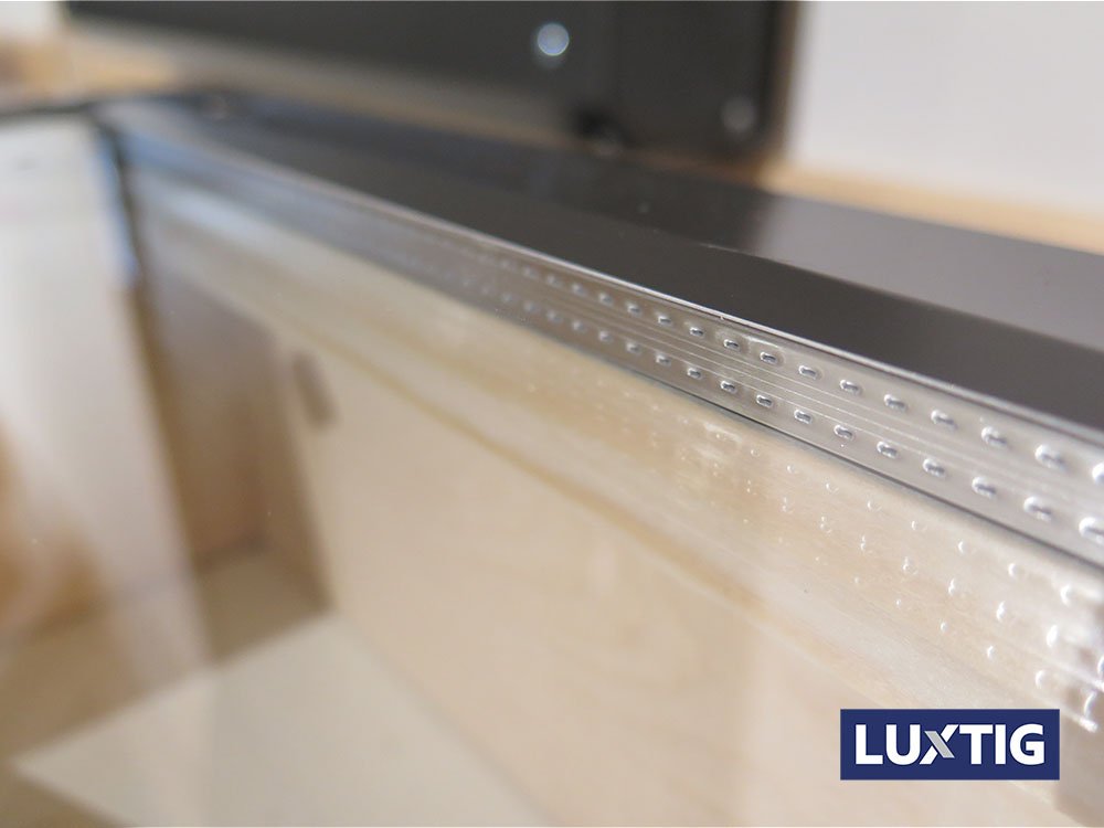 Lucernario per Tetto Finestra Mansarda Skylight Legno Alluminio a Vasistas - Doppio Vetro - Isolamento - Permette anche Fisicamente di uscire dal Lucernario - Dimensioni Misure cm 55X98