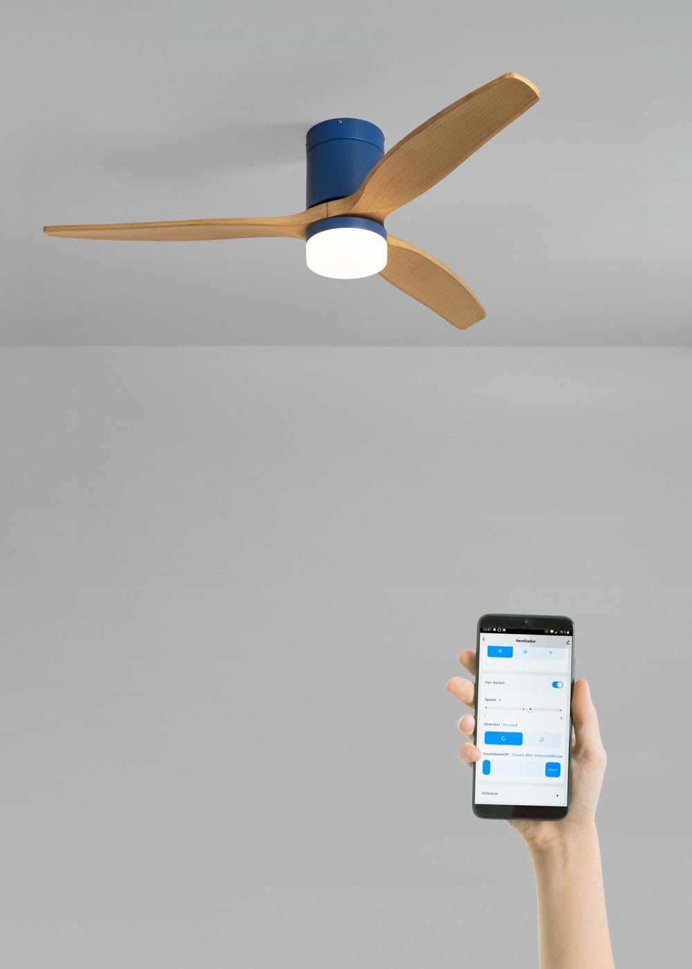 CREATE / WINDCALM M/Ventilador de techo ABS con luz azul cobalto efecto aspas madera clara con Wifi y mando / 40W, Temporizador, Ø132 cm, 3 temperaturas de luz, función verano-invierno