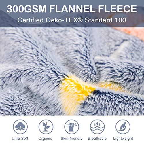 RECYCO Kuscheldecke 127x152cm für Kinder, Oeko-TEX Weich Flauschig Leuchtend Plüschdecke Kinderdecke Fleecedecke Decke Leuchtet im Dunkel für Jungen und Mädchen, Weltraum - Image 4