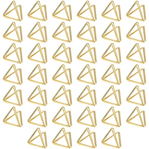 QOOSIKICC 40 Pcs Triangle Place Card Holders, Mini Gold Table Number Holders, Metal Photo Reserved Message Memo Name Card Display Stand Clip Holders for Weddings Party Restaurants Table Desk Cover