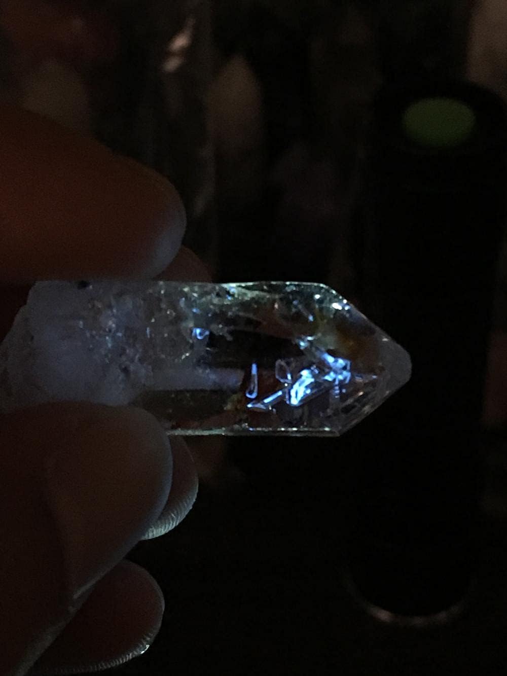 Pétroréfatériel fluorescent non endommagé Herkimer Diamant Quartz Crystal Diamond Du Pakistan 1PCS