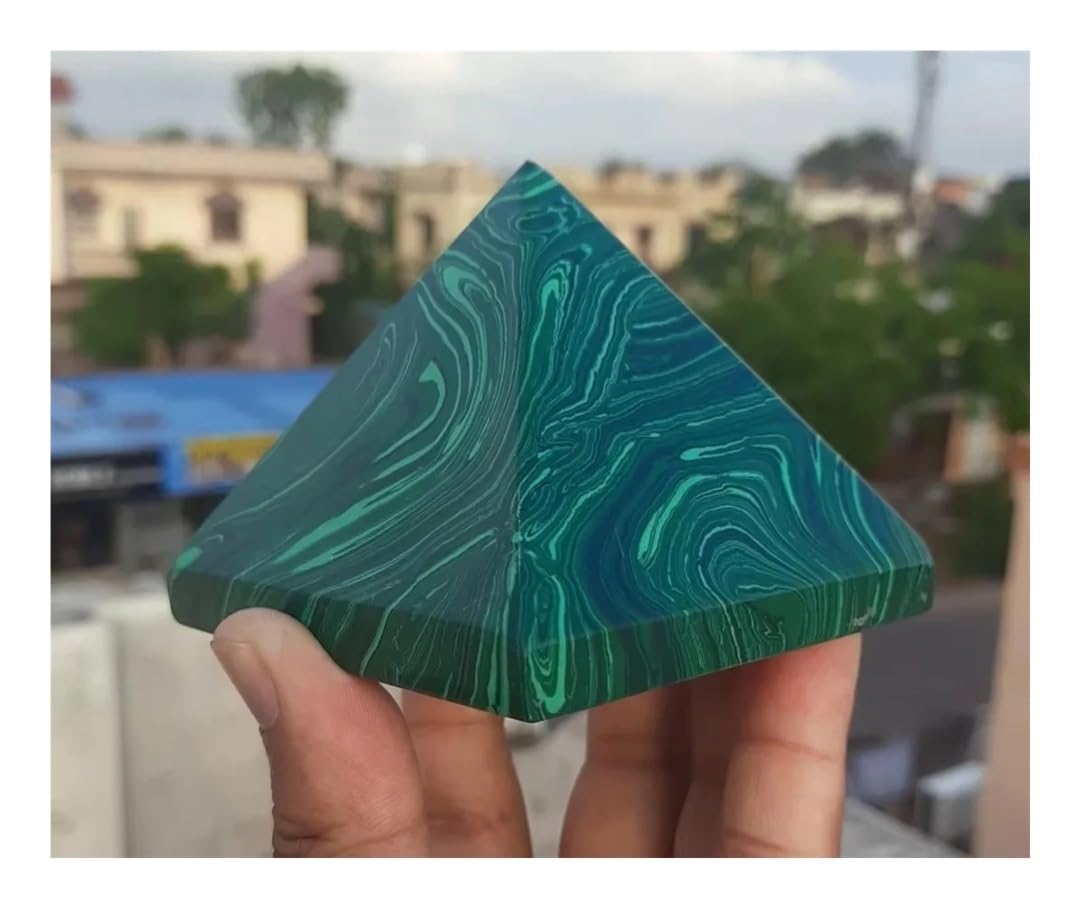 1 pezzo di piramide quarzo intagliato in malachite da 4-4,5 cm