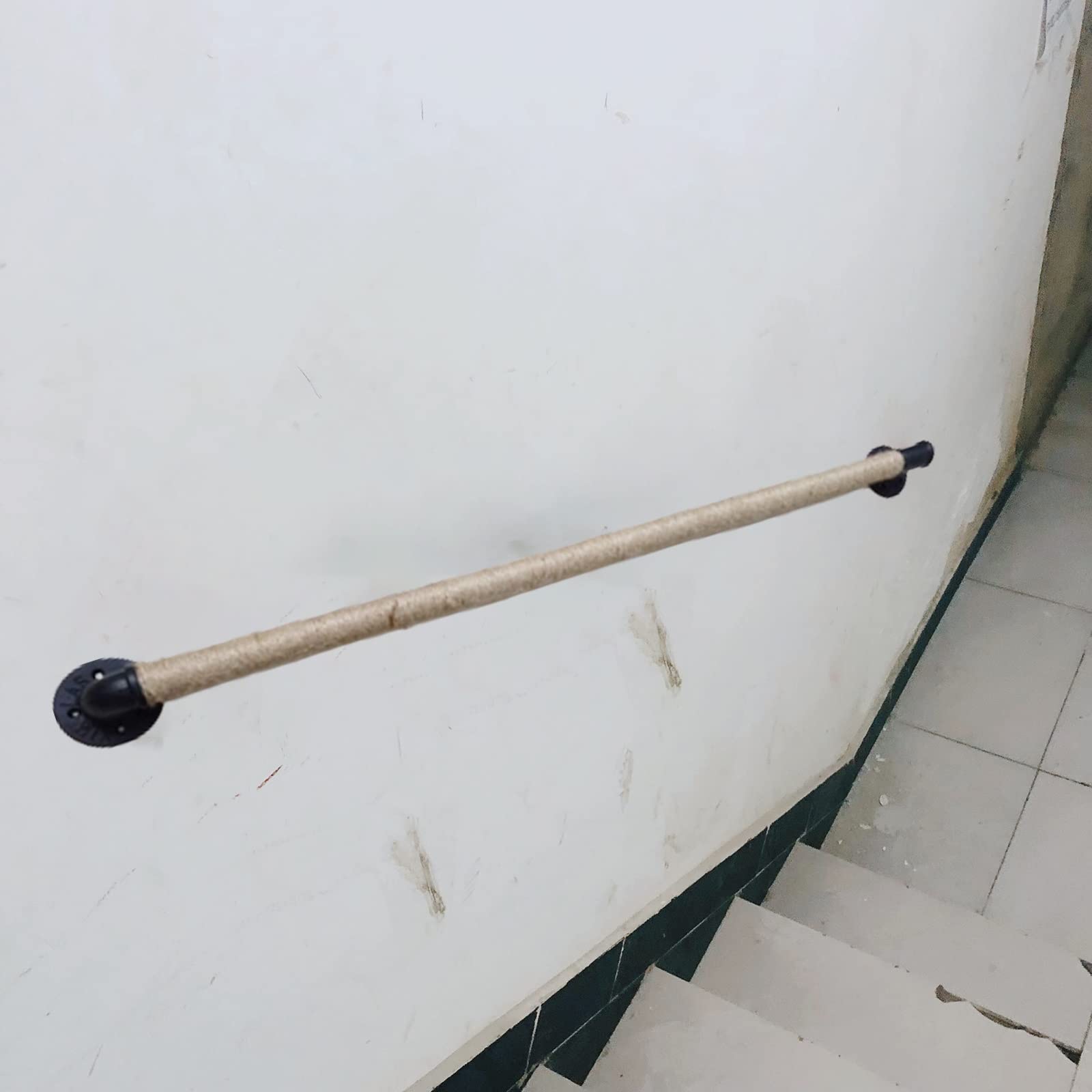 Rampe de sécurité escalier design moderne et élégant pour intérieur hôtel