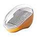 Omada Design Grattugia Formaggio Manuale con Lama in Acciaio Inox Asportabile e Coperchio Salvafreschezza, Lavabile in Lavastoviglie, Linea Trendy, Giallo