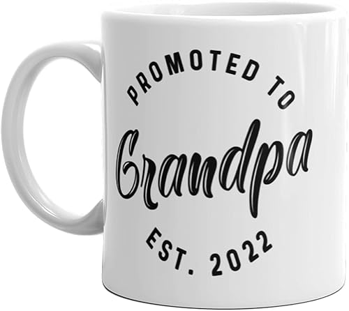 Crazy Dog T-Shirts Promoted To Grandpa 2022 Taza divertida de café con anuncio de bebé, 11 onzas