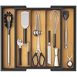 Flexibel anpassbar: Der Schubladeneinsatz Küche lässt sich von 3 auf 5 Fächer erweitern und eignet sich für Schubladen mit einer Breite von 32 bis 57 cm. Im zusammengelegten Zustand misst er 32 x 38 x 5 cm, ausgedehnt 57 x 38 x 5 cm