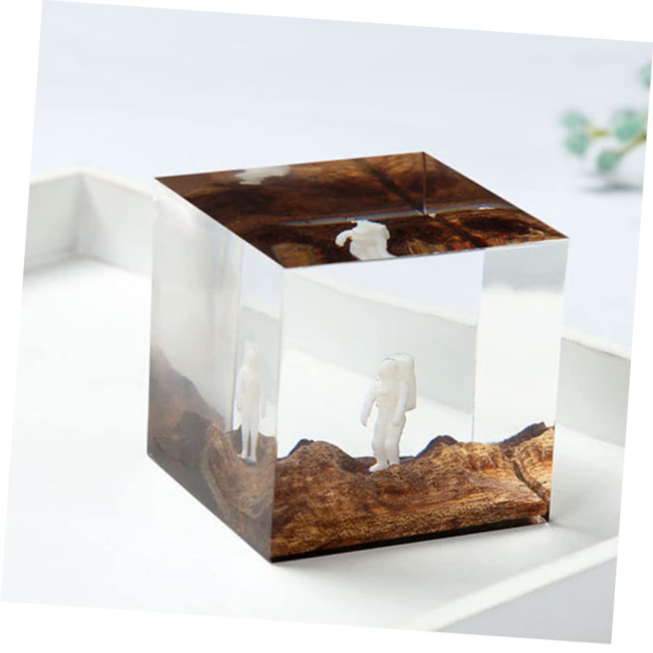 ULDIGI Crystal Epoxy Adornment 8pcs Astronaut Toys Outer Space Decor for Home