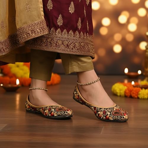 Image of DFR Women Embroidered Mojari Juttis