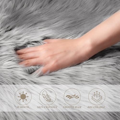 AMFUN Faux Lammfell Schaffell Teppich, Longhair Flauschiger Teppich, Flauschiger Schaffell Lammfell Fellteppich Waschbar, Weicher Fell Carpet für Stühle Sofa Schlafzimmer(Grau, 50 x 80 cm)