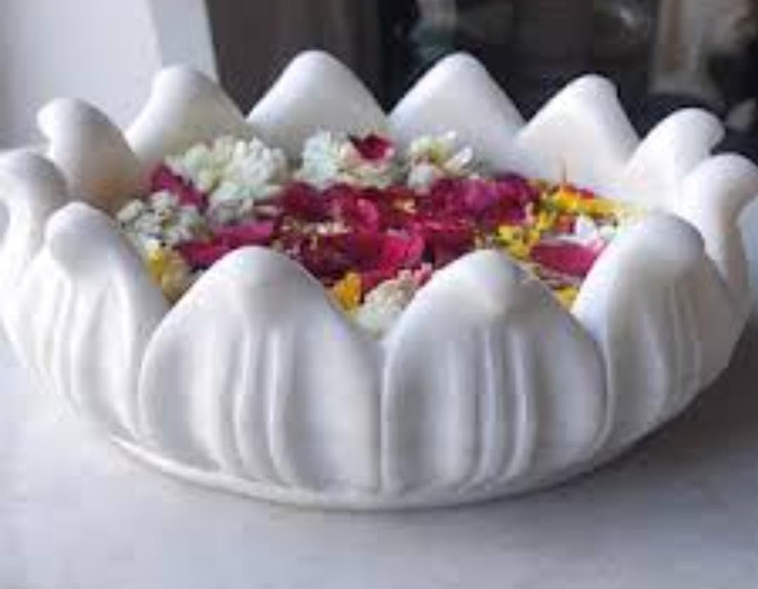 Amazon.com: indiancraftsbykanika Marble lotus urli bowl, 9 ...