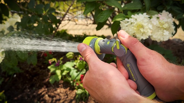 Amazon.com: Flexzilla 7-Pattern Adjustable Flow Garden Hose