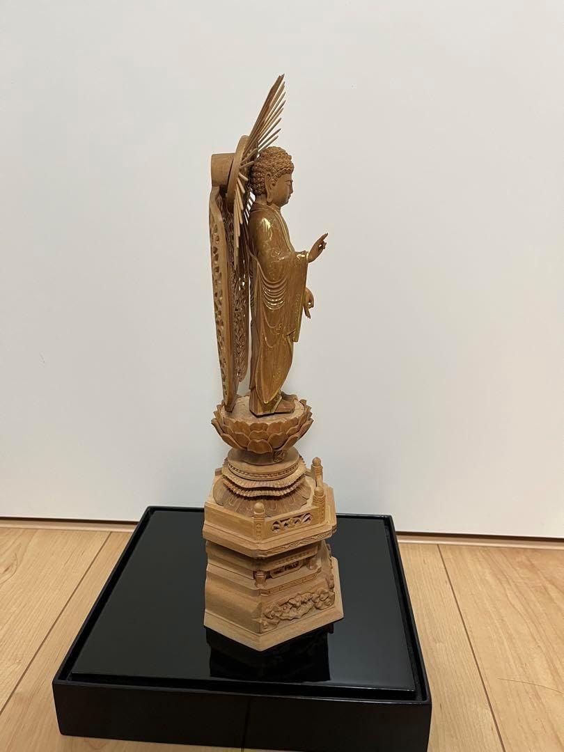 白檀仏像 木彫 西阿弥陀 眼入り立像 六角台座 火炎光背 金泥書 ケース付